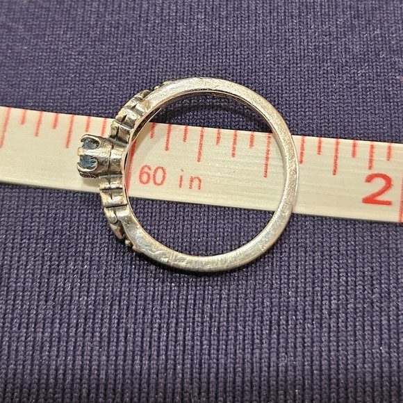 Vintage Sterling Silver and Blue Topaz Leaf Ring - Picture 9 of 9